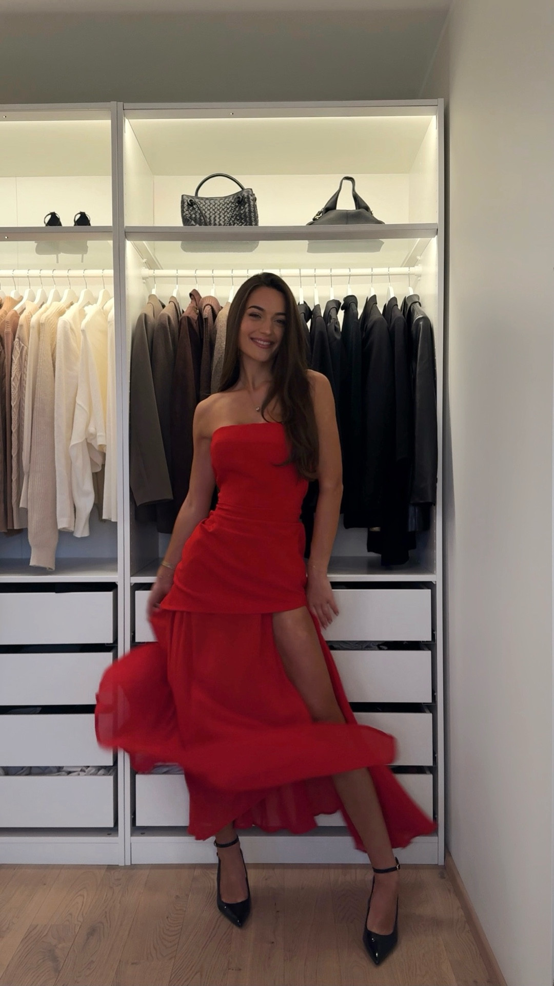 One clap, one new holiday outfit ✨🥂
Comment “LINK” and I’ll send you the dress links in your DM 💌 

From cozy Christmas nights to party mode, New Year’s Eve and vacation glam — these dresses have me covered all season long (and all year). Wearing @commense.official ❤️

Everything is linked in my LTK shop, link in bio🔗

holiday dresses christmas outfit party dress new years eve outfit red dress black dress white dress formal wear party look wardrobe try on clap transition trending audio calabria 2007 outfit change dress haul glow up festive fashion winter outfits holiday season outfits evening dress short dress long dress vacation outfits ltk shop commense #fashioninspiration #winterfashion #holidaydresses #holidayoutfit #christmasoutfit