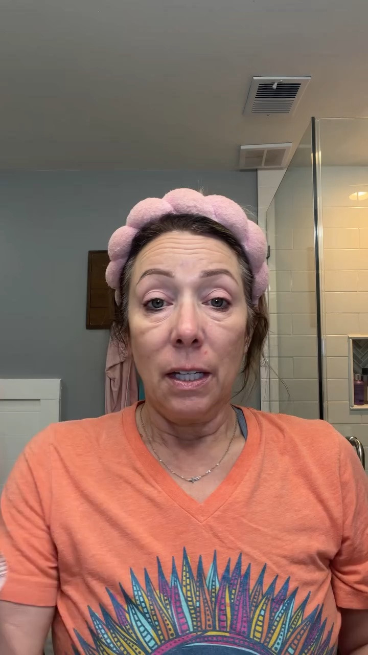 Remedy barrier moisturizer is a lightweight skincare product designed to hydrate, support the skin barrier, and help maintain balanced, healthy-looking skin.@Remedy Science #SkinBarrier #SkincareRoutine #HydratedSkin #AcneSafeSkincare #healthyskin