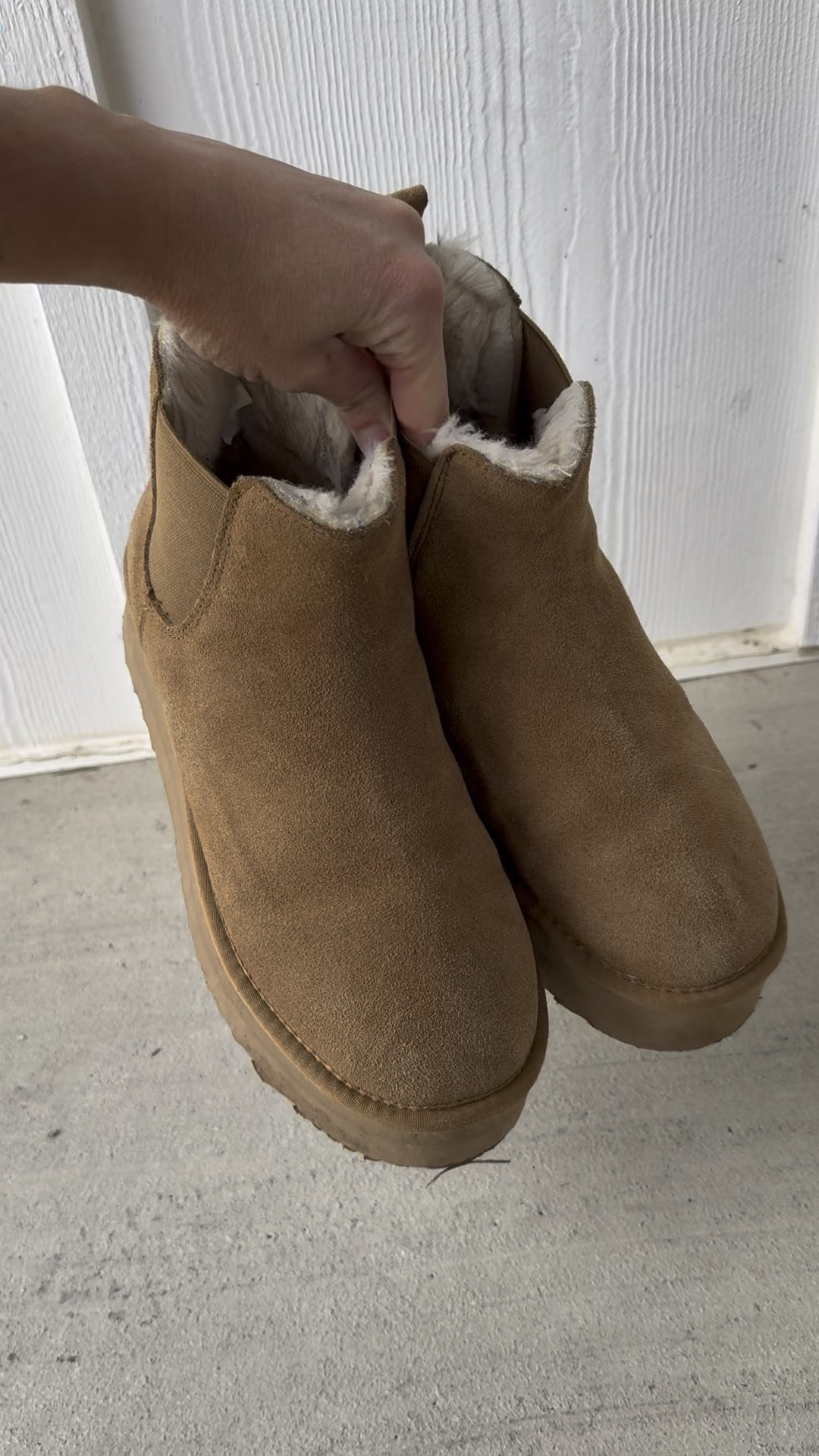 Follow and comment “protect” below to get the link of this product ⬇️

Say goodbye to stains and water damage! Our shoe repel spray creates an invisible barrier to keep your footwear looking brand new. #ShoeProtection #SneakerCare #RepellentSpray