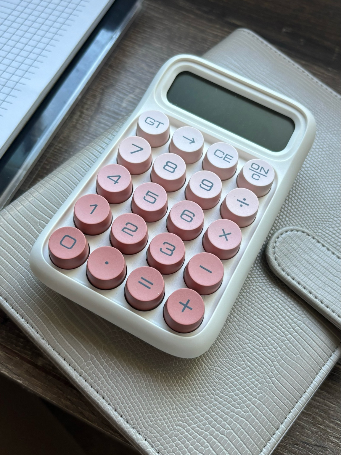 The cutest calculator makes crunching numbers even more fun! 