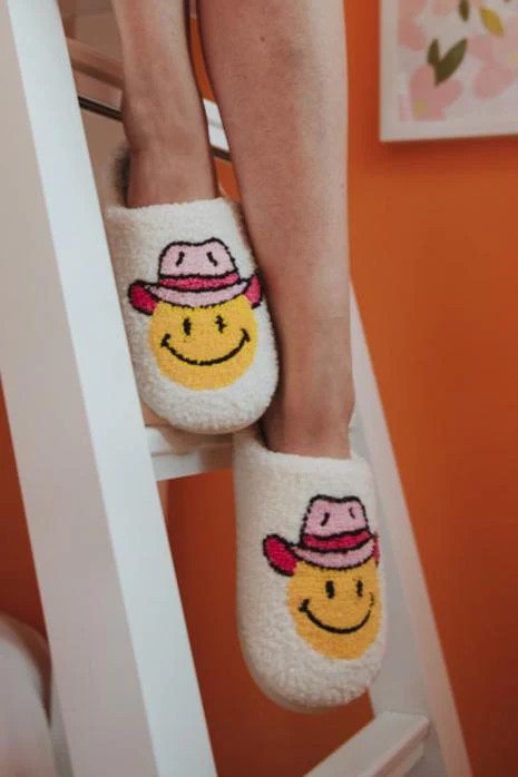 Pink Cowgirl Hat Fuzzy Slippers | Katydid.com