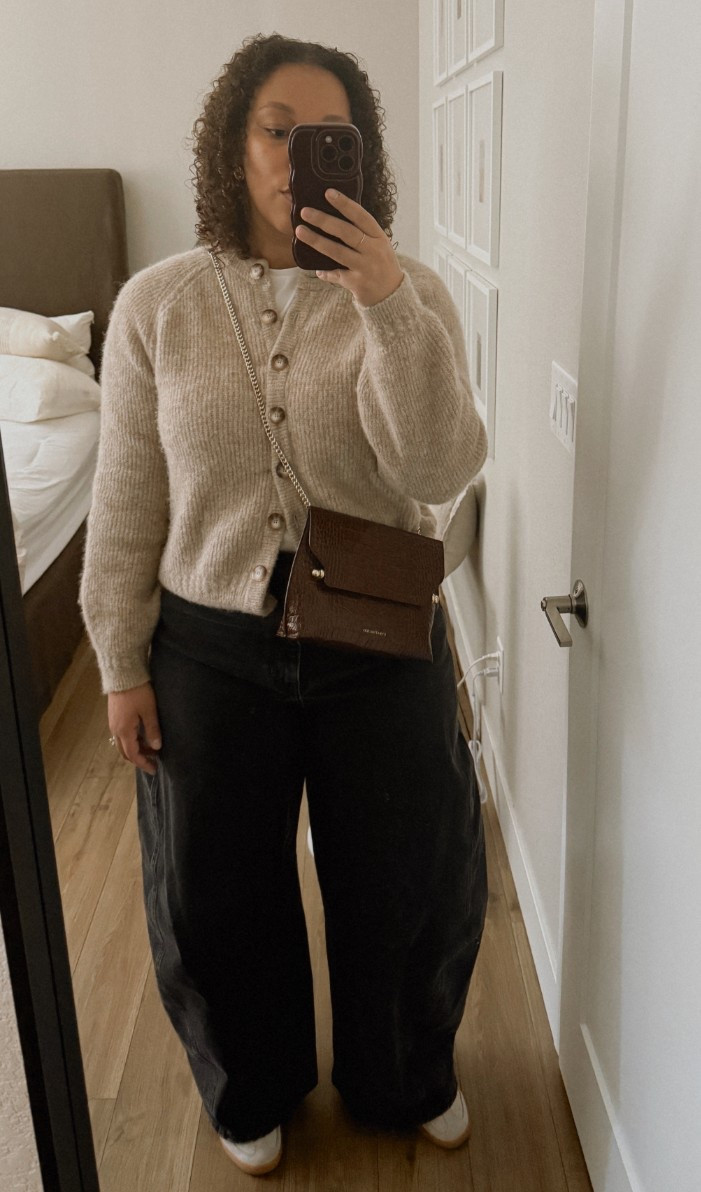 What I’m wearing to run errands today. These high rise wide leg jeans work so well for a curvier/hourglass figure. 

#LTKdayinmylife #LTKMidsize