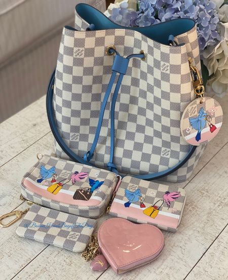 Happy Friday and Day 19 of Bag Switch! Using my LV Neo Noe in blue and Damier Azur, added my matching Christmas Animation mini pochette, bag Charm and Zippy Coin with a Damier Azur key cles. Also added the ever present Heart Coin Purse. 

#LTKSeasonal #LTKstyletip #LTKitbag