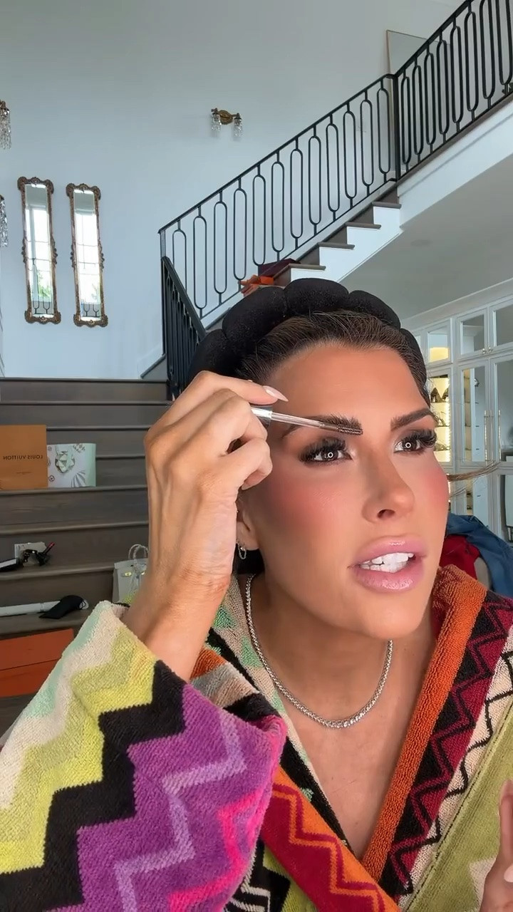 I love this brow gel & tint! I use shade soft brown 

Nordstrom beauty, Eyebrow tint, Eyebrow gel, Emily Gemma

#LTKBeauty #LTKgrwm #LTKmorningroutine