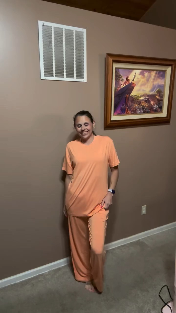 New Cloud Lounge and Luna Lounge Sleep from @comfrt 💤

These sets will give you a good nights sleep! Run, don’t walk, to get your hands on these new colors!!

Click on my link to shop and save 15% at checkout!

Wearing:
🤎NEW Cloud Lounge Tee - Desert Leopard and Petal Peach(size small)
🧡NEW Cloud Lounge Pants - Desert Leopard and Petal Peach (size small)
🩶NEW Cloud Lounge Long Sleeve Tee - Desert Leopard and Sky (size small)
🩵NEW Cloud Lounge Shorts - Desert Leopard and Sky (size small)
🩷NEW Luna Lounge Sleep Shirt - Peony (size small)

#comfrt #cozyaesthetic #cozyvibes #cottagecore loungewear