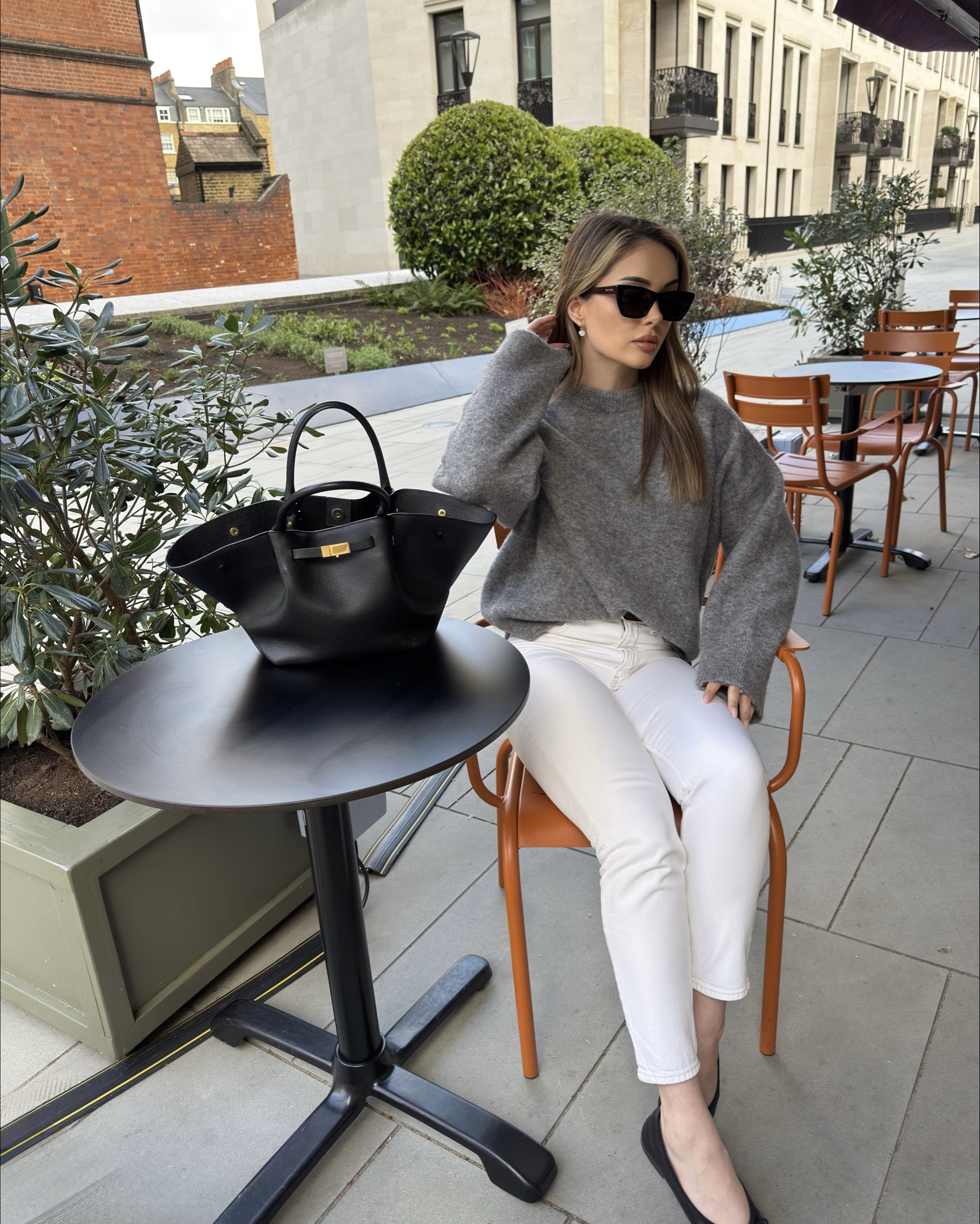 Sunny days are here ☀️🤍 Spring fashion inspo 

#springfashion #springoutfit #outfitideas #stylingtips #minimalism #90sminimalism #cbk #carolynbessette #carolynbessettekennedy #90sfashion #simpleoutfit #stylingwhitejeans #whattowear #howtostyle #styleideas #whitejeans #whitetrousers 

#LTKspring #LTKmodest #LTKstyletip