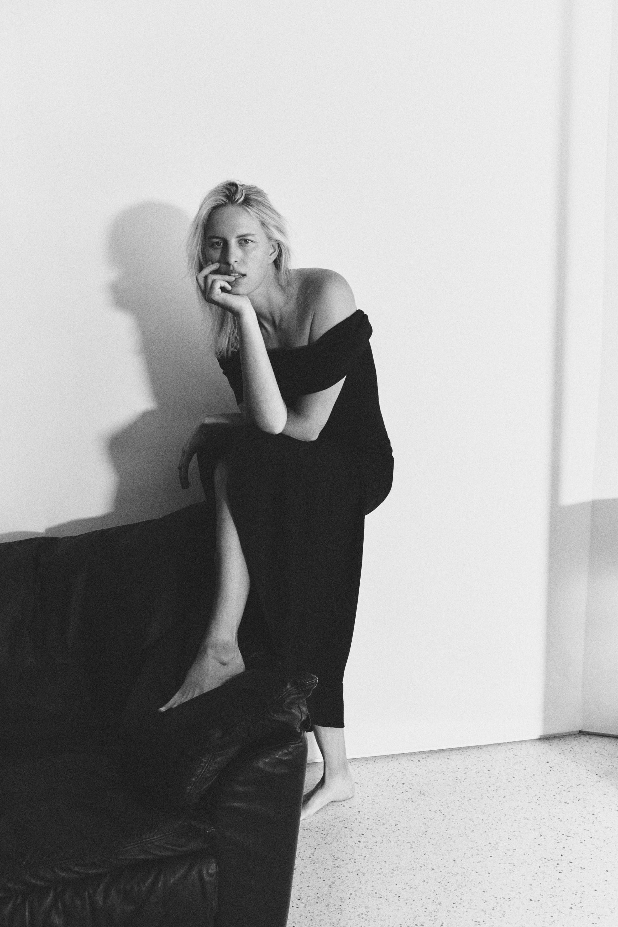 Knit midi dress with exposed shoulders | Massimo Dutti UK