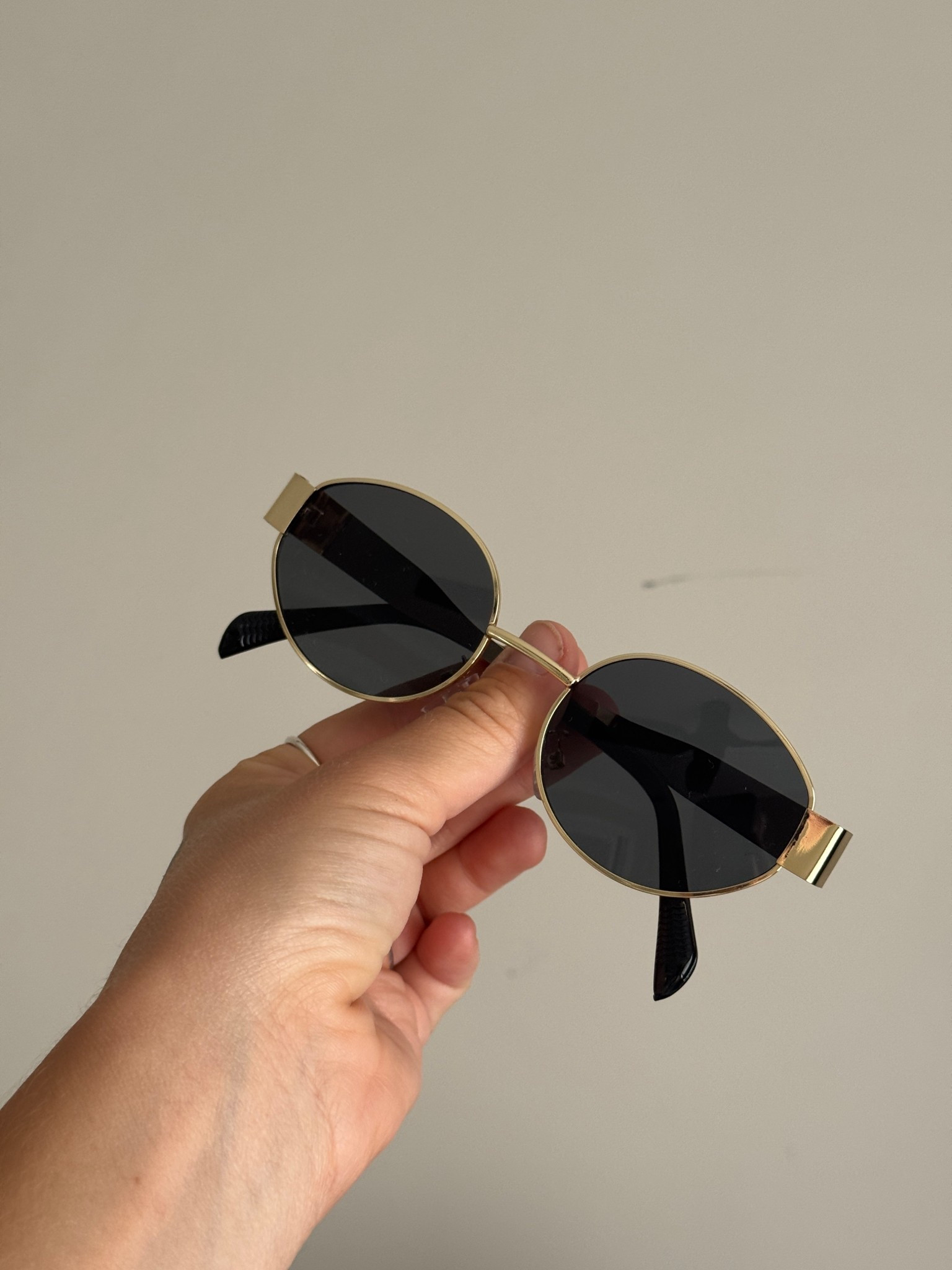 Sunglasses 

#LTKspring #LTKaustralia