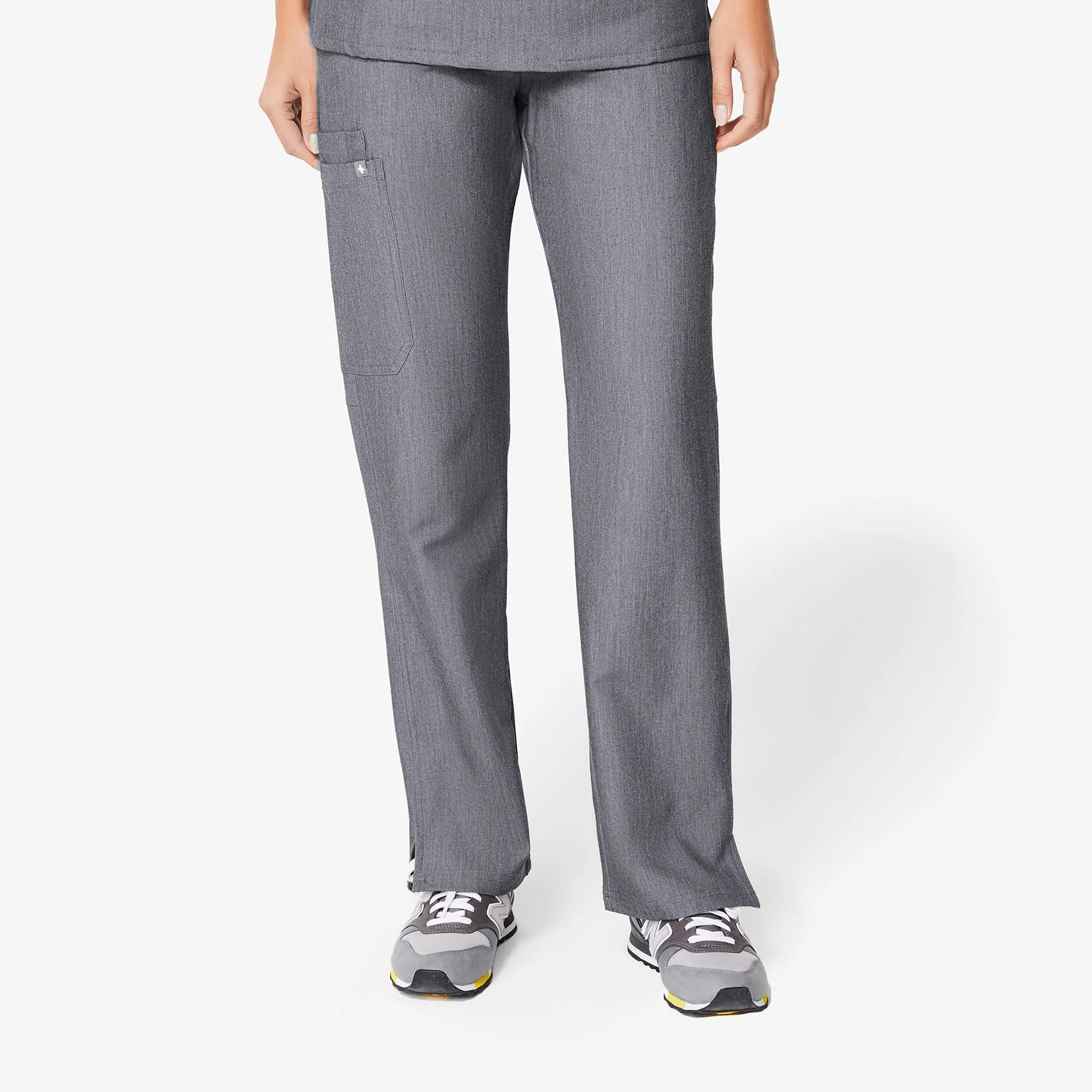 Women's Kade Cargo Scrub Pants - Graphite · FIGS | FIGS