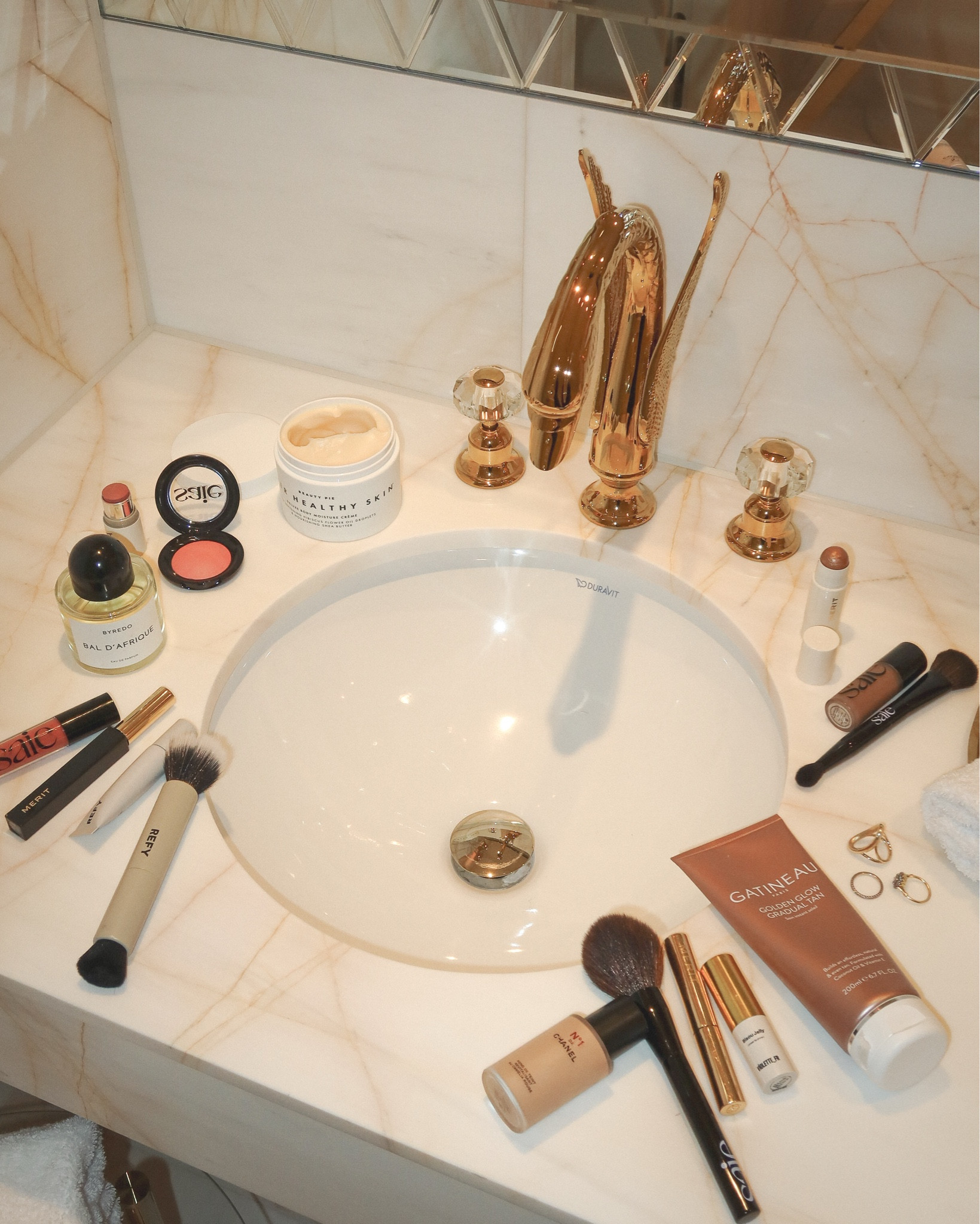 September Beauty Favourites 🖤 use code EMMATCB for 20% off at Cult Beauty

Beauty | Makeup | Skin | CultBeauty | august | hair | Wellness | fragrance | Scent | 


#LTKautumn #LTKbeauty #LTKdatenight