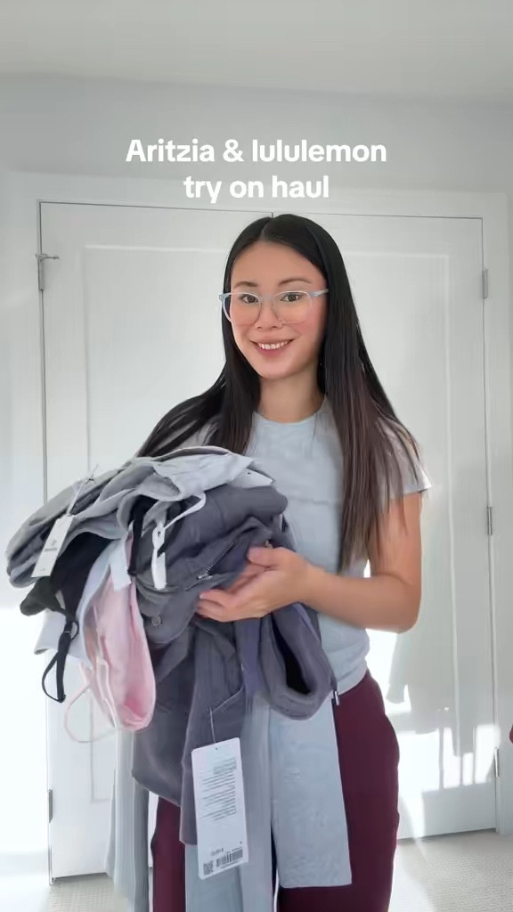 Aritzia and lululemon haul 🤍 
grey long sleeves size small
Tank tops Size 6 
Hoodies size 4
Pants size 2