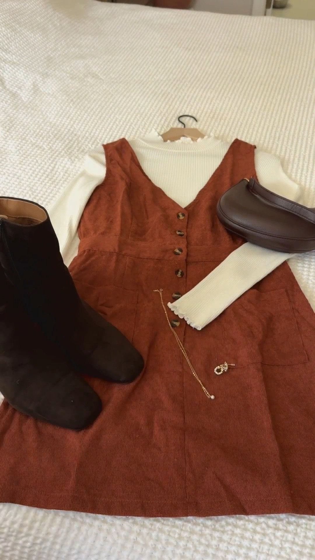 Festive vibes but make it chic ✨🤎❄️
This corduroy dress, the sleek little bag, and those sparkly earrings are giving holiday party and cozy dinner energy ❄️ Affordable, adorable, and perfect for the holiday season🎄 don’t forget to add this to your list this year 🎅🏼

#HolidayClothingHaul #LTKWinter #HolidayStyle #CozySeason #WinterOutfitInspo #HolidayFashion #HolidayParty #Christmass

#LTKFindsUnder50 #LTKGiftGuide #LTKHoliday
