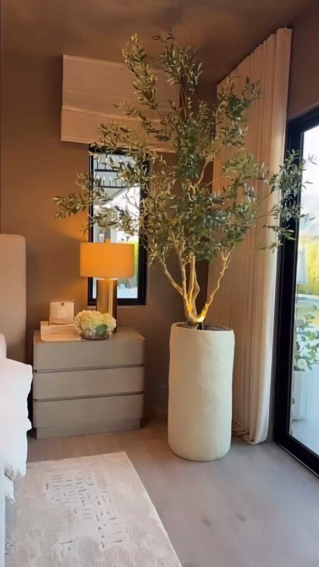 This olive tree was such an stunning addition to my primary room! I love the fullness of it and how it fills up my corner 😍🌱

Olive tree
Faux olive tree
Primary bedroom design 
Primary bedroom Inspo
Home decor 
Rh inspired 

Summerthompsonstyles

#LTKHome