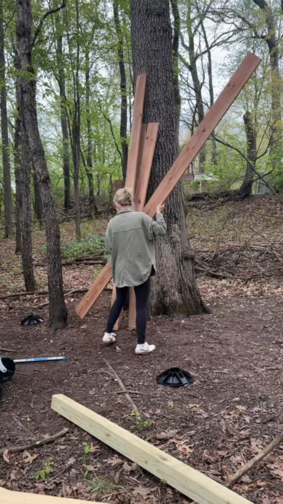 It’s official! The platform for the treehouse is a GOOOO!! 🎉

DIY Treehouse | DIY Project 

Come Stay Awhile, Amanda Vernaci