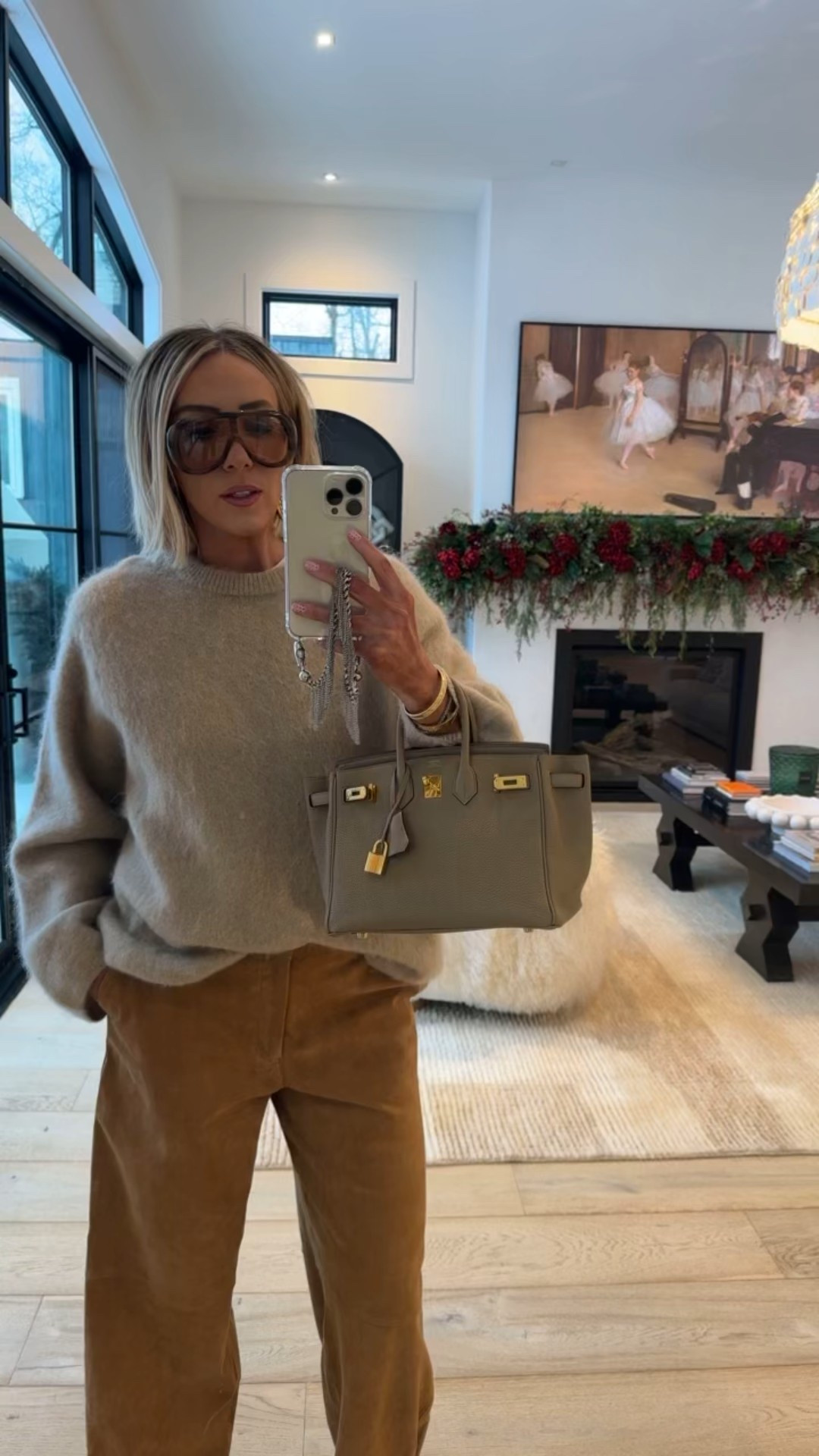 These leather trouser from Zara are freaking amazing you guys! 🔥🔥🔥