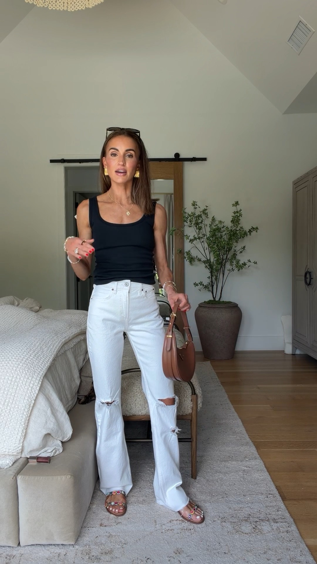 Love when you can make such a chic outfit out of affordable basics! 🙌🏼 Abercrombie tanks + denim just never disappoint, and they always have such a flattering fit! 🤍

#LTKootd