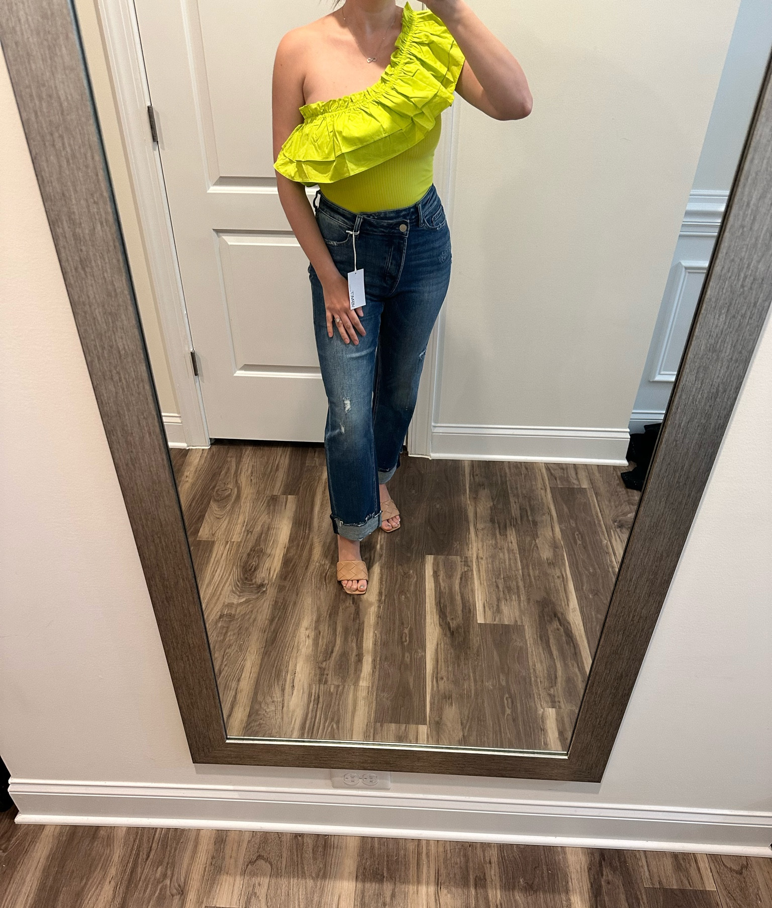 Super cute bodysuit for the spring/summer! Wearing size S