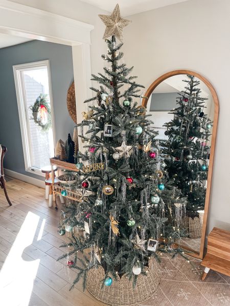 King of Christmas noble for Christmas tree. This is a dreamy one! 
Christmas tree
Noble fir 
Christmas decor 

#LTKGiftGuide #LTKhome #LTKHoliday