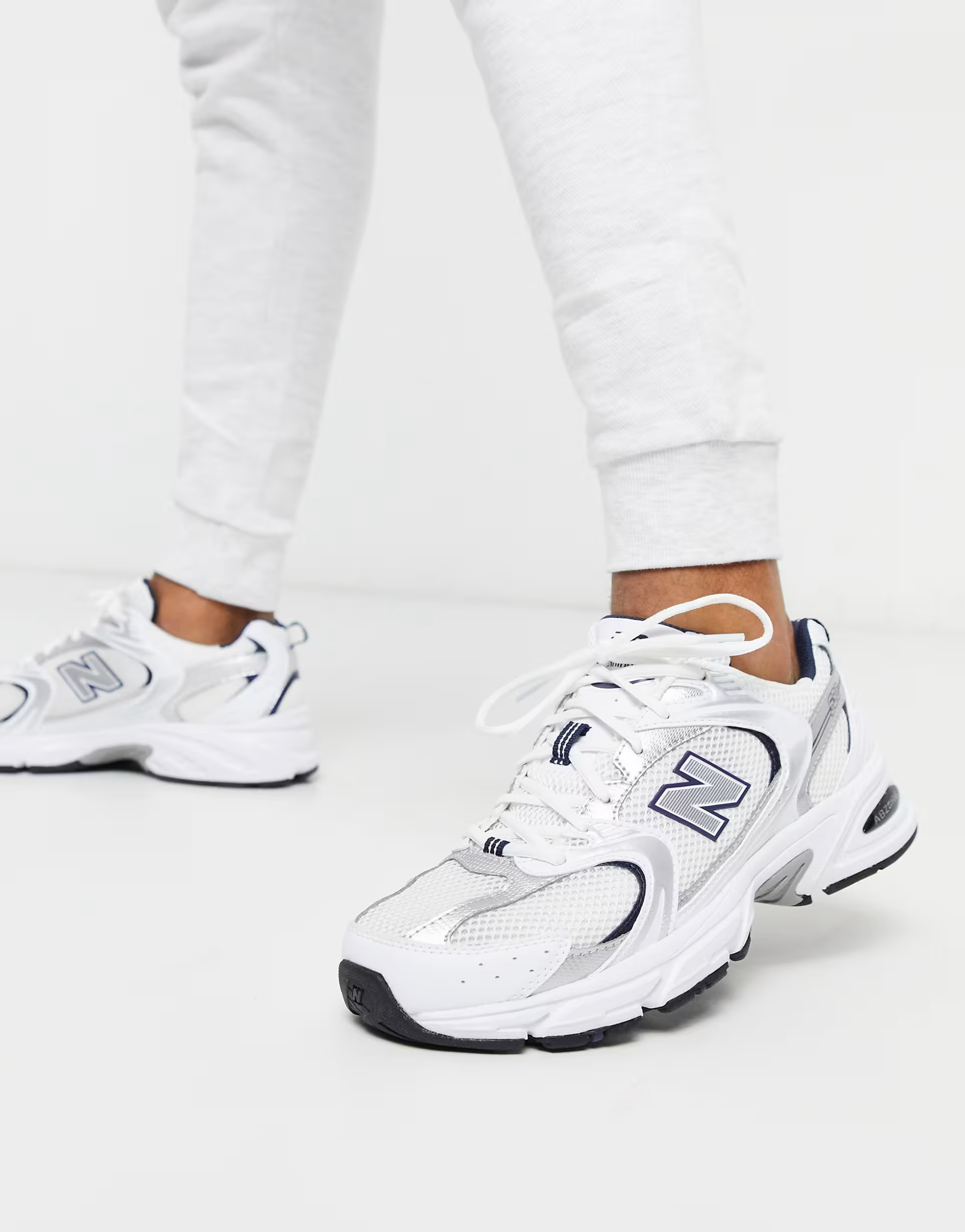 New Balance 530 trainers in White | ASOS (Global)
