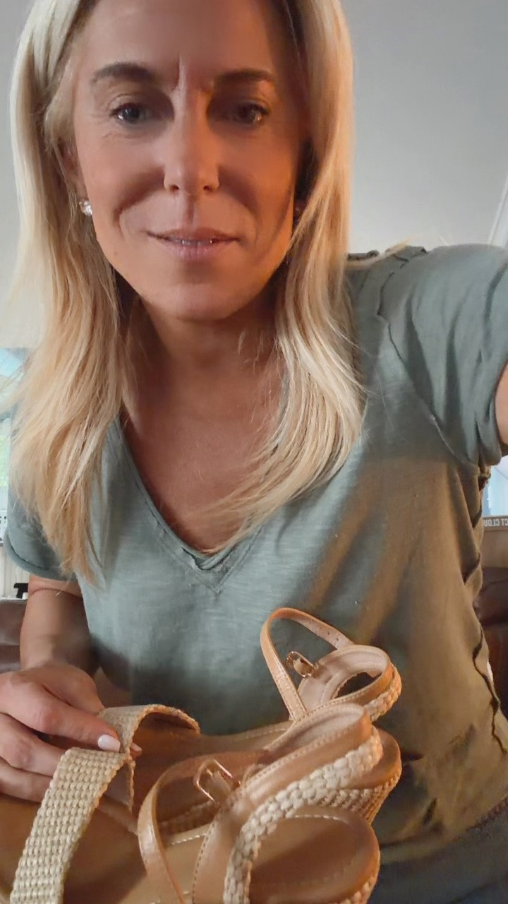 I’m officially obsessed with these sandals from Amazon. They are the absolute best. The price point is phenomenal and they are so comfortable.

#LTKootd