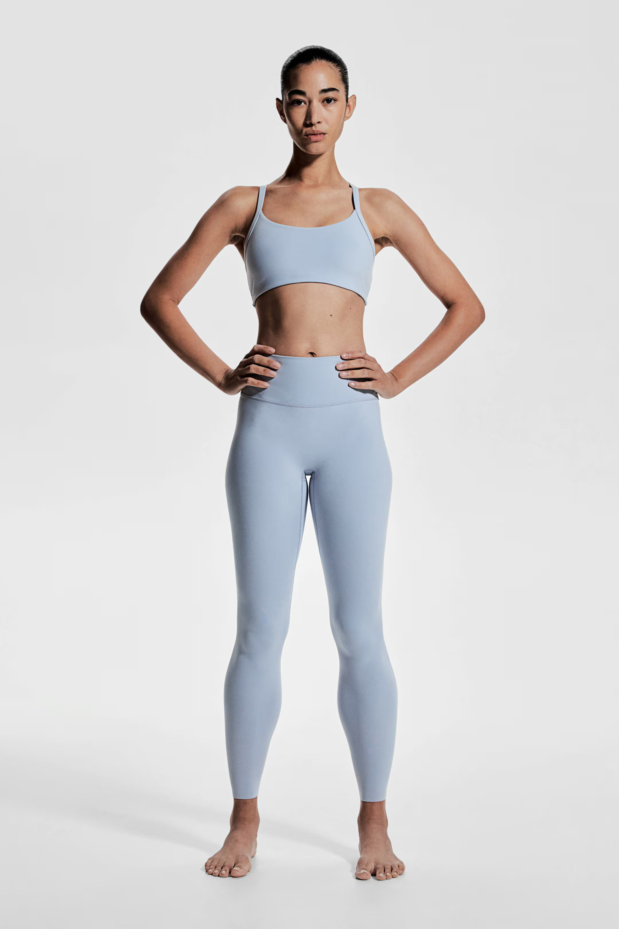 Medium Support Sports bra with SoftMove™ - Light blue - Ladies | H&M GB | H&M (UK, MY, IN, SG, PH, TW, HK)