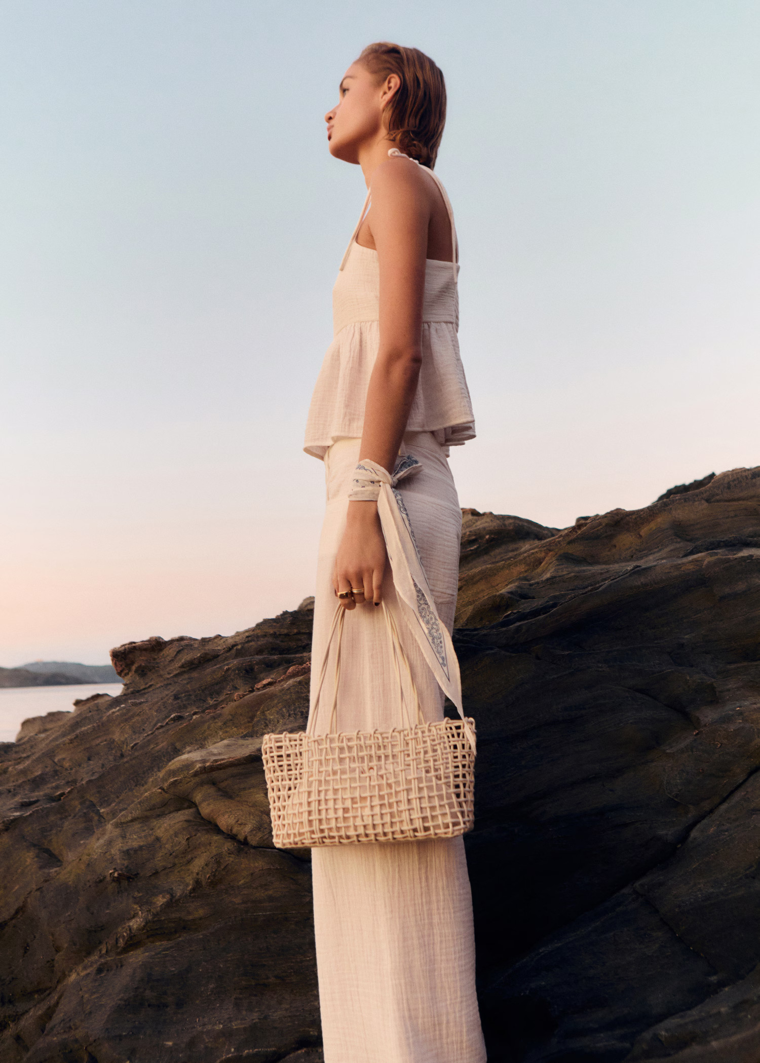 Medium braided shoulder bag - Women | MANGO United Kingdom | MANGO (UK)