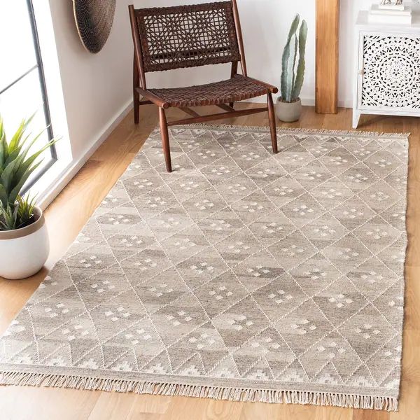 SAFAVIEH Handmade Natural Kilim Domiziana Wool Rug with Fringe - - 8277851 | Bed Bath & Beyond