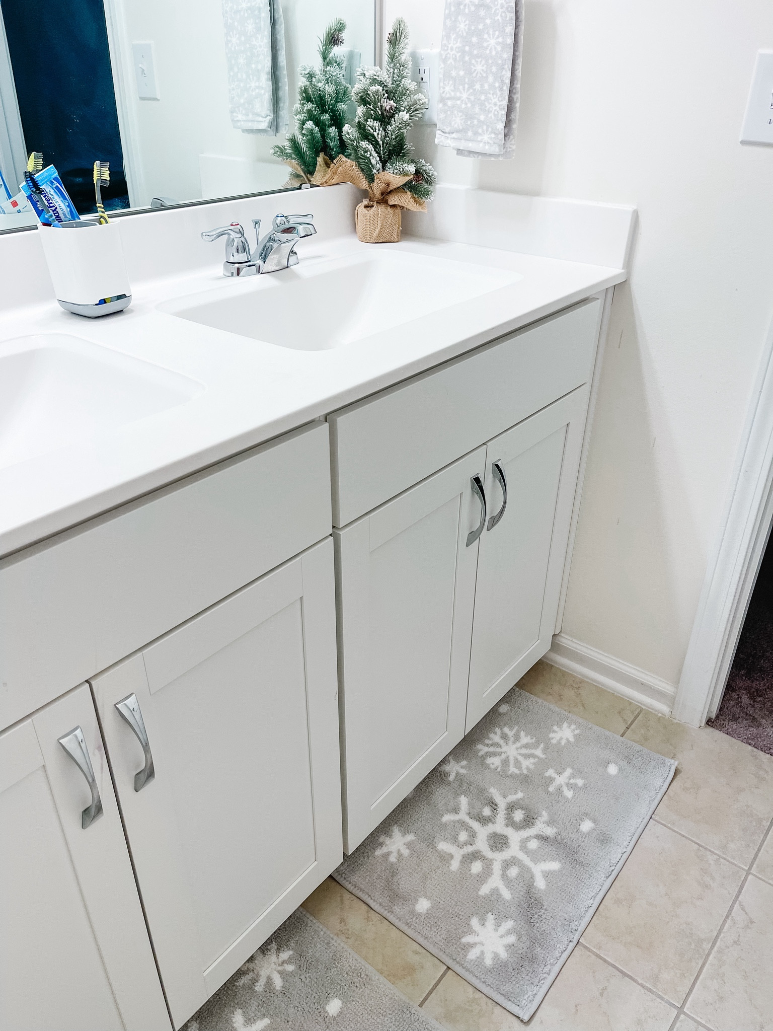 Picked up these snowflake bath mats from Target for the kids bathroom. They’re on sale today along with the matching hand towels   

Christmas decor, holiday decor, Christmas bathroom 

#LTKHoliday #LTKsalealert #LTKhome