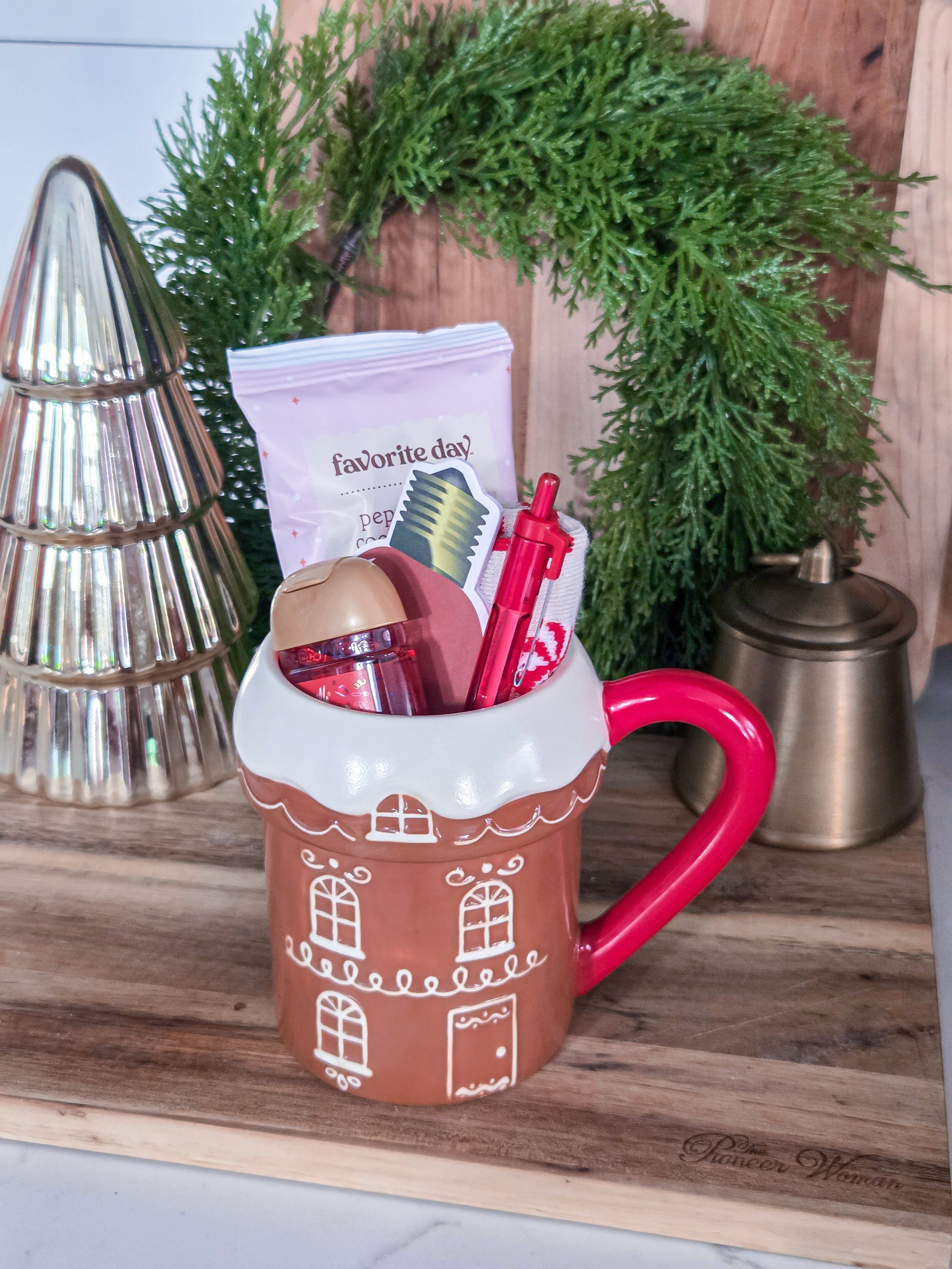 Mini burr basket! ❄️🎁 Peppermint hand sanitizer is from Bath and Body Works.

