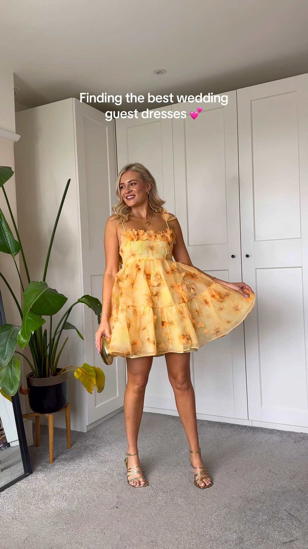 Short floral wedding guest dress - so pretty!