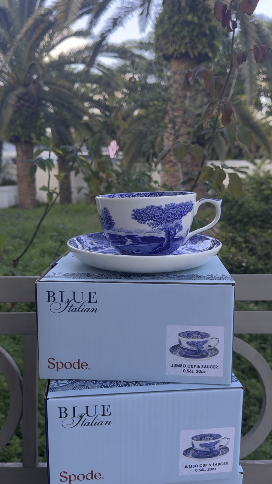 Jumbo cup tower 💙🤍
.
.
.
#blueitalian #jumbocup #valentinesdaygift
#giftideas
#valentinesday

