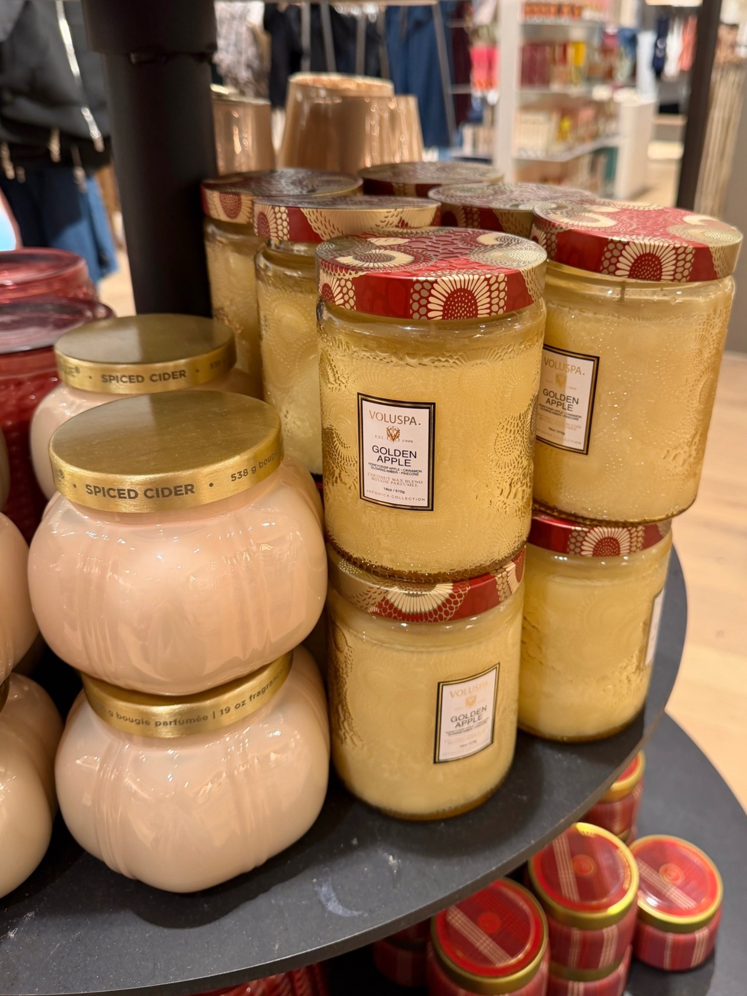 This new golden apple scent smells delicious!! Perfect for fall! 🍂🍎