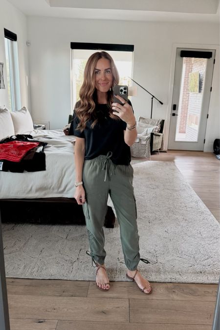 Found some seriously good stuff from @walmartfashion recently! Wearing a small in the top and XS in the pants! The tee is only $8 and such a great fit.. I can’t get over the little tie details on these pants, so fun! #WalmartPartner #WalmartFashion @sofiavergara