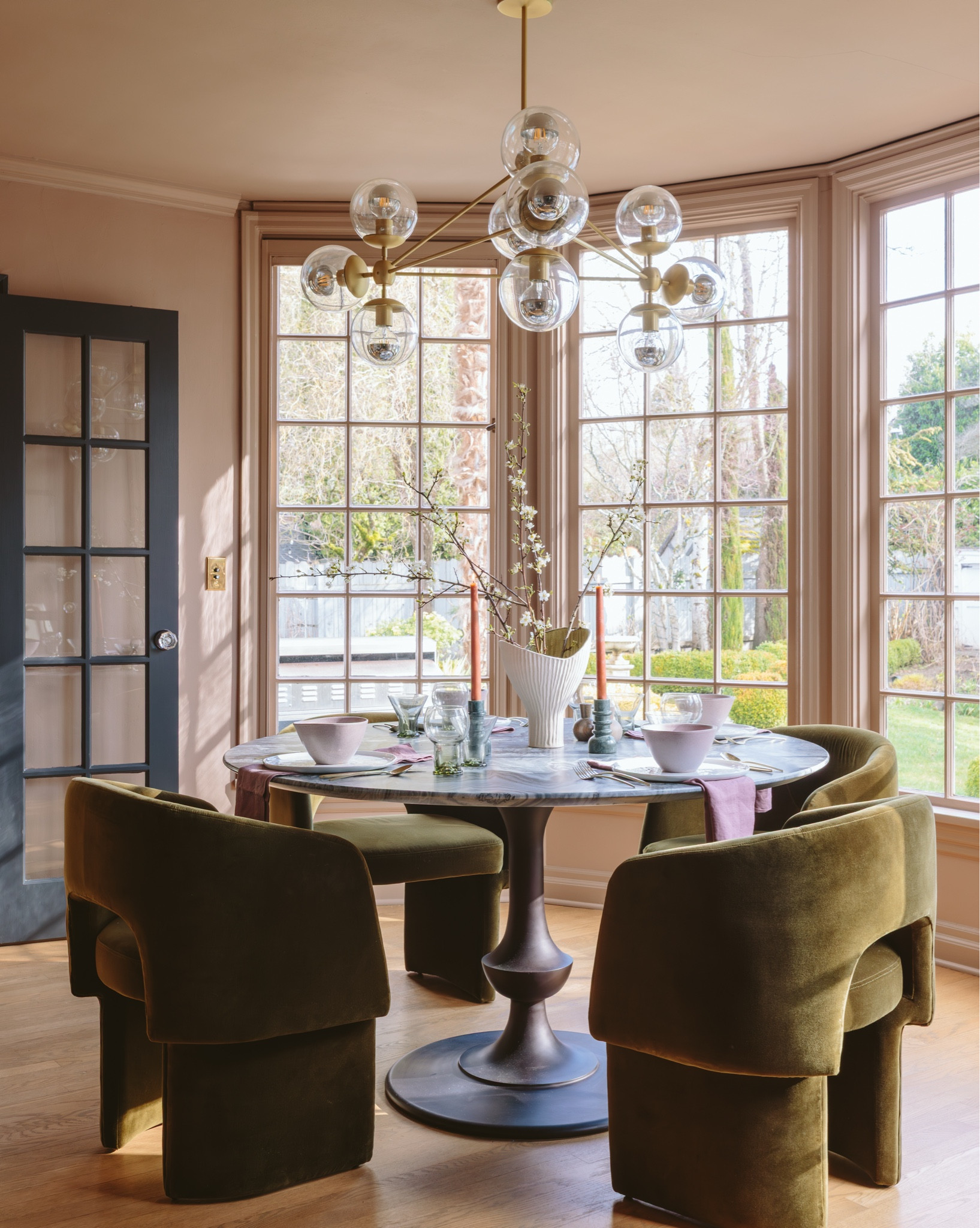 The breakfast nook of my dreams!  Those chairs are so gorgeous and come in a few other colors… they’re so comfortable and the green is just 🤌