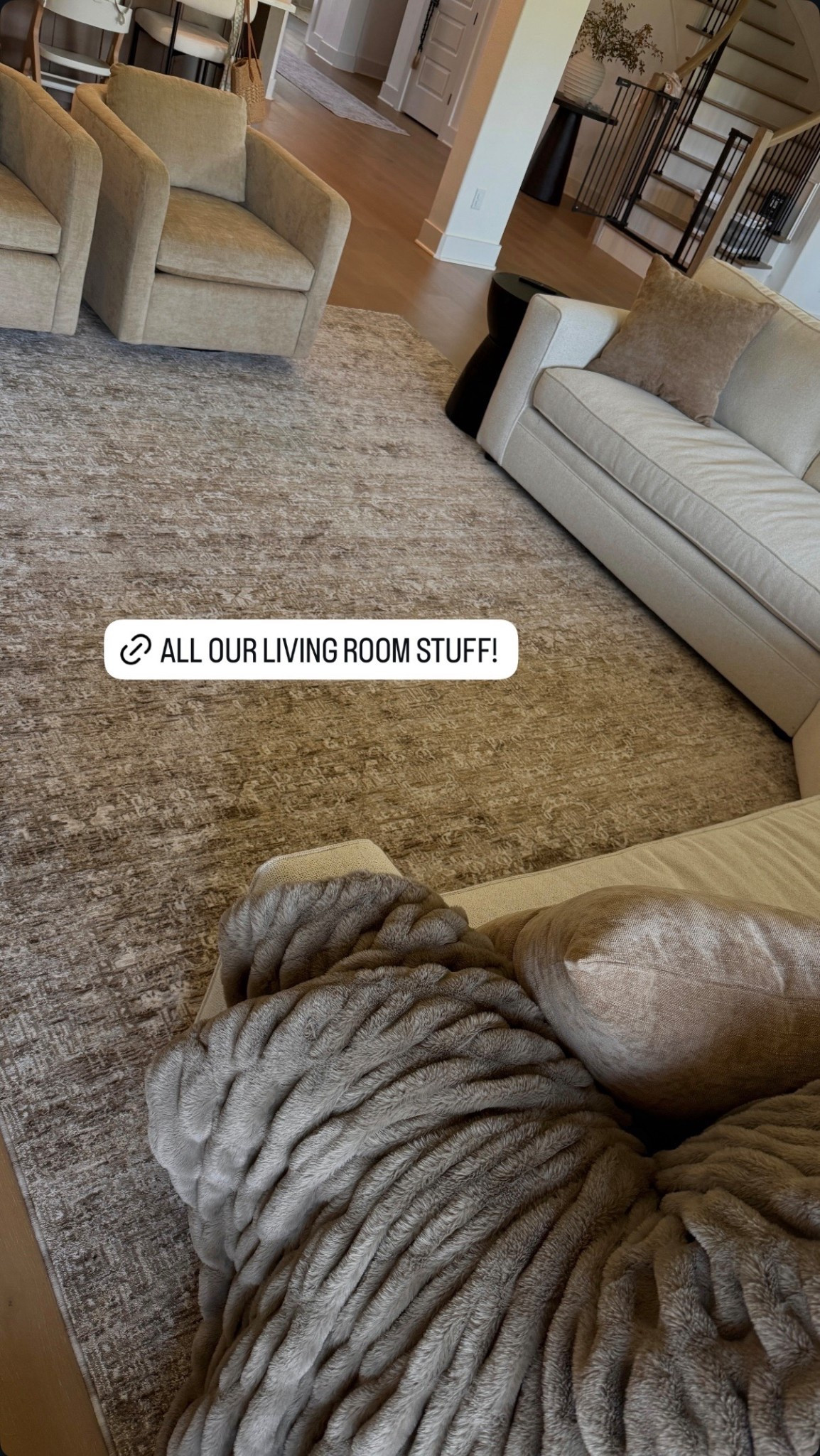 relinking living room stuff. all home decor details saved in home decor collection on my LTK