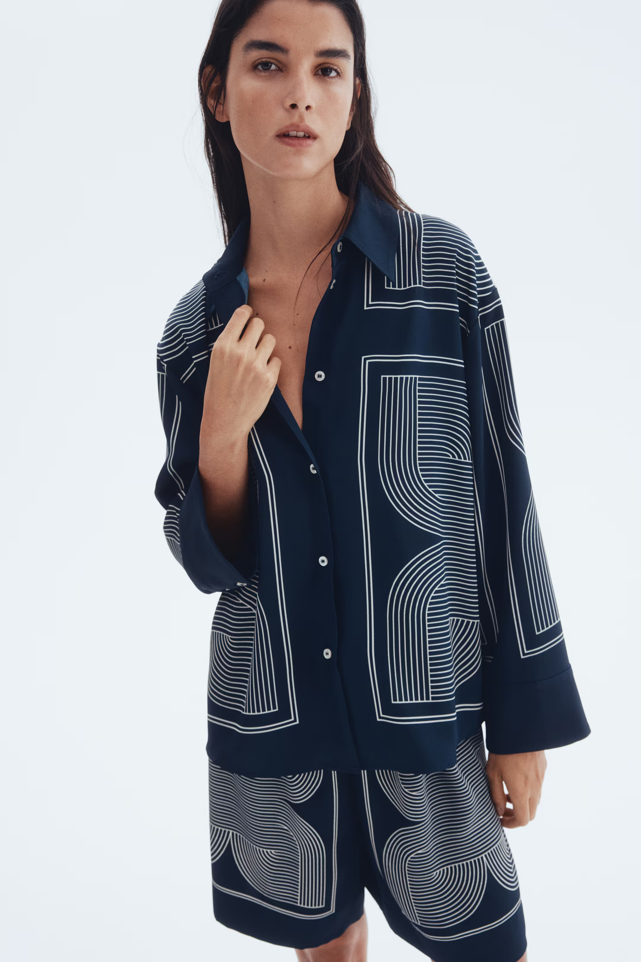 Oversized twill shirt | H&M (UK, MY, IN, SG, PH, TW, HK)