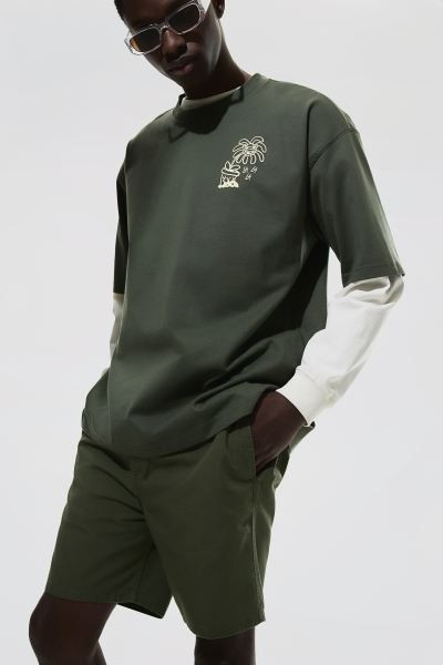 Regular Fit Cotton Shorts - Regular waist - Knee-length - Khaki green - Men | H&M US | H&M (US + CA)