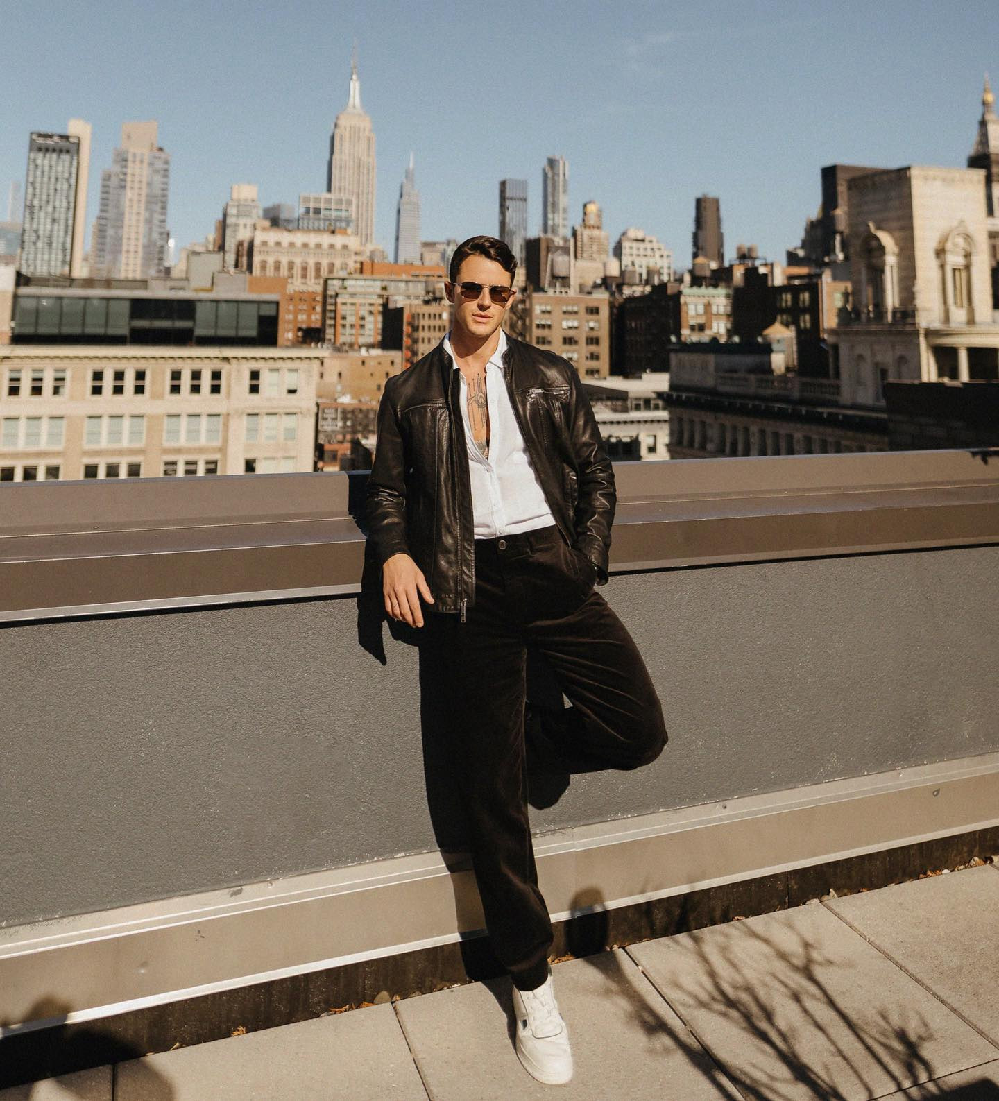 Empire State of Mind🗽
Shop my look here!

📷 @jhienes 
🧥 @gretaerre_imagec


#LTKTravel #LTKSummerSales #LTKMens
