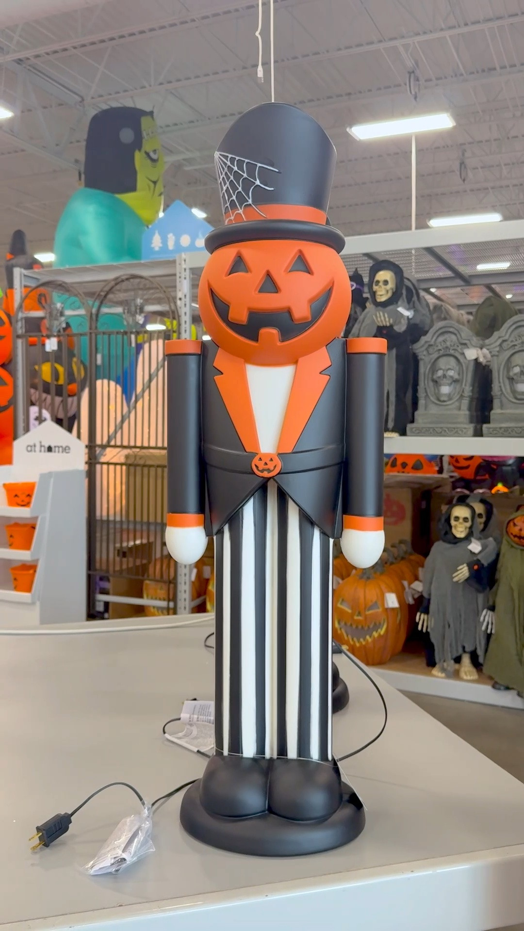 Halloween decor finds 





Outdoor Halloween decor 
Indoor Halloween decor 
At home finds 
Halloween finds 
Ghost statue 
Giant Skeleton

#LTKHome #LTKSeasonal