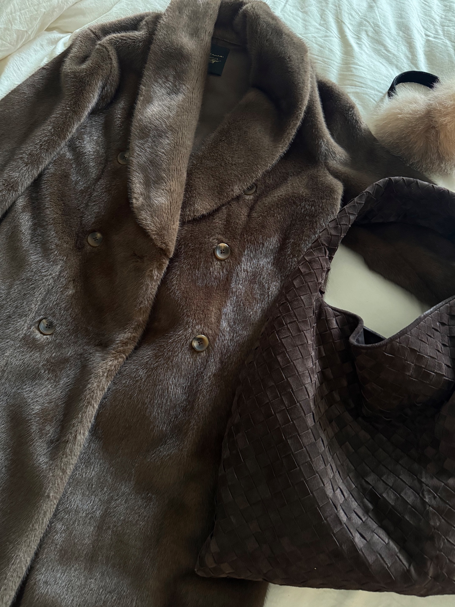 A Great faux fur. Runs TTS. I wear a M. 
#fauxfur #winterstyling

#LTKSeasonal