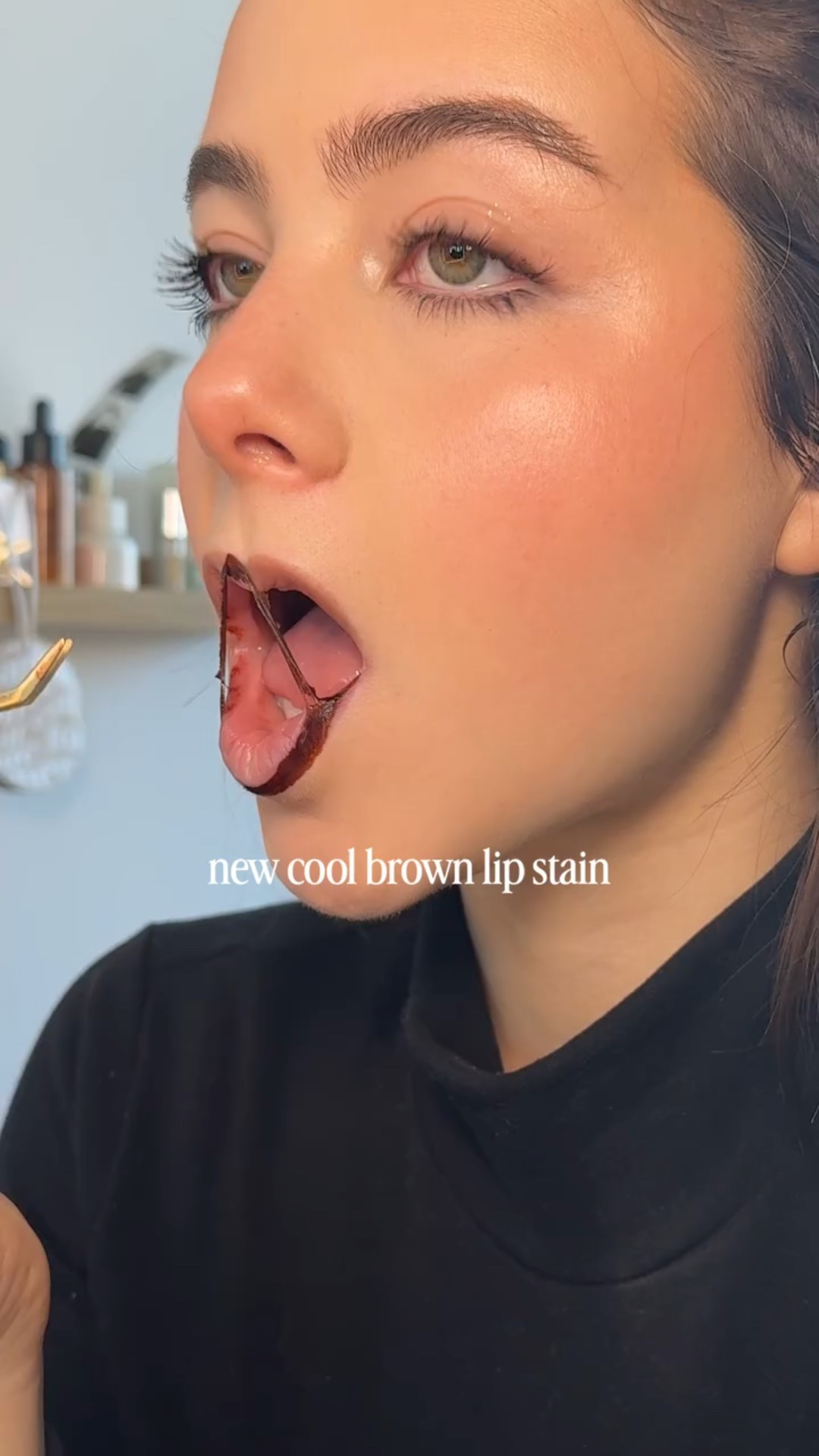 i fear this may de throne Muah-Ve as my go-to. also thank god this worked because why did i think it was a good idea to try this ten minutes before i walked out the door to go to work.
-
-
@sacheubeauty 
#sacheu#lipstain#lipliner#beauty#peelofflipstain