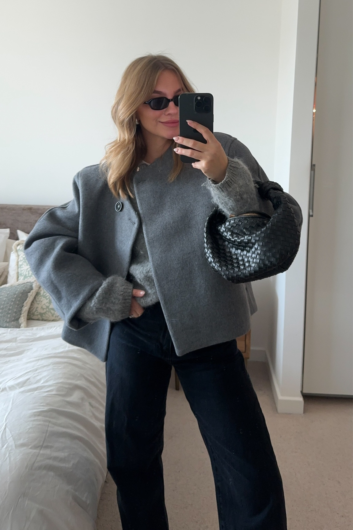 Autumn outfit / grey outfit idea
H&M jacket medium 
H&M cardigan 10 
Abercrombie jeans 27L
Hush boots 