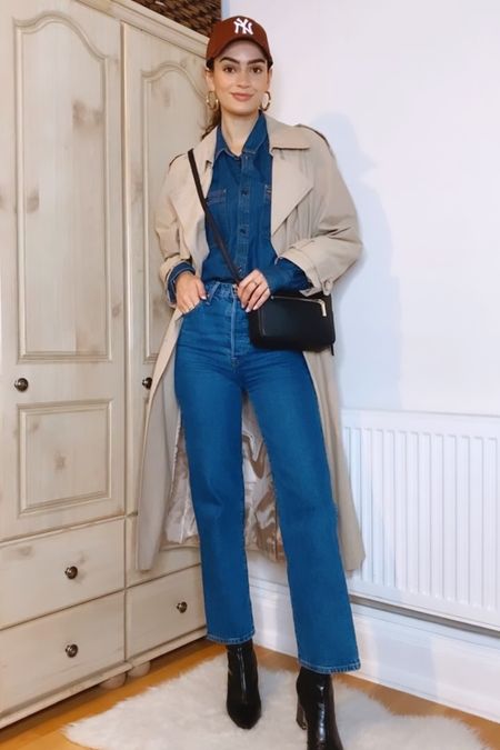 Styling double denim for spring 💙

Trench coat, denim shirt, levi’s ribcage jeans 