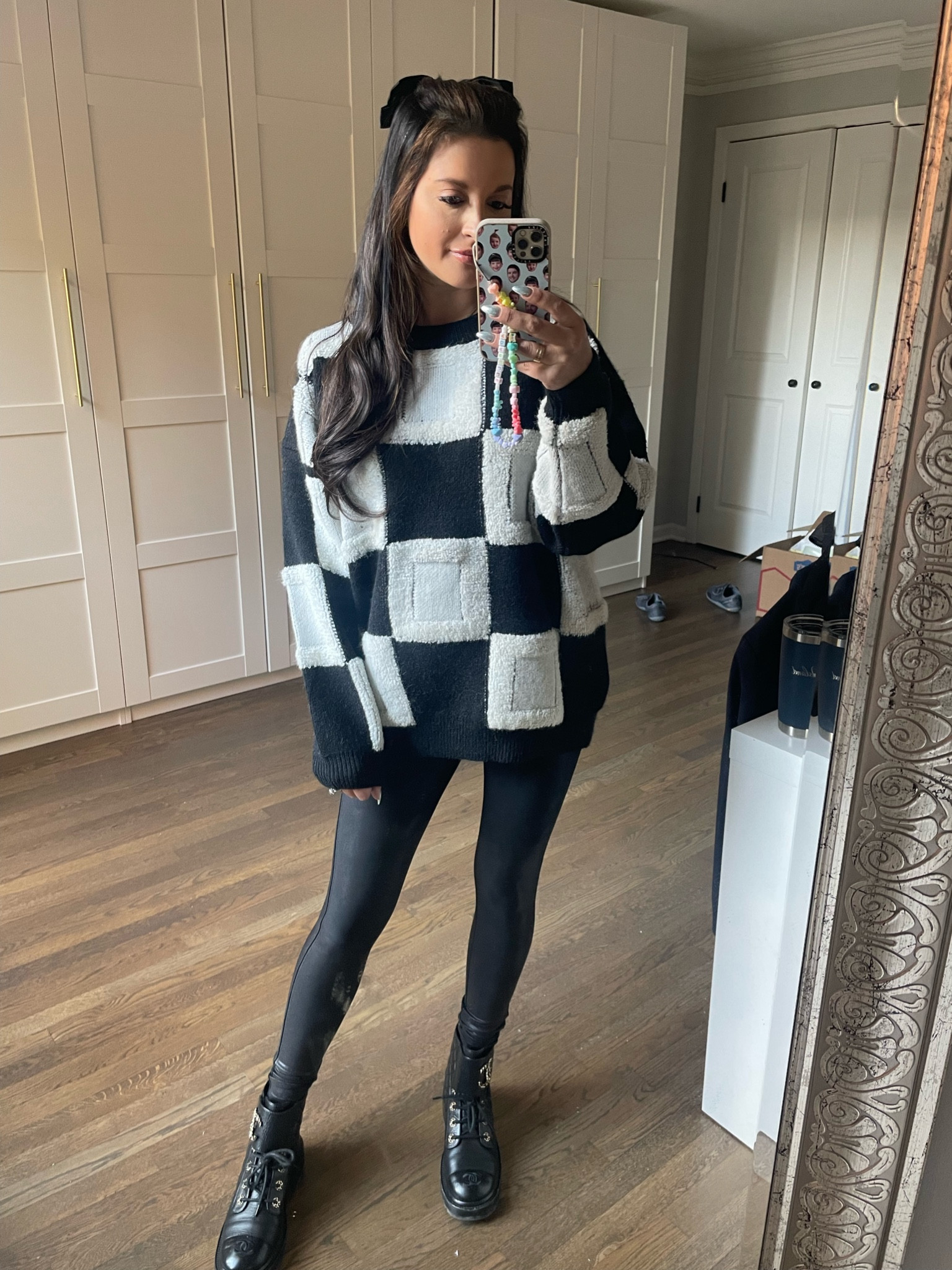 Checkered sweater 
Black and white Sherpa sweater 
Size medium 


#LTKstyletip