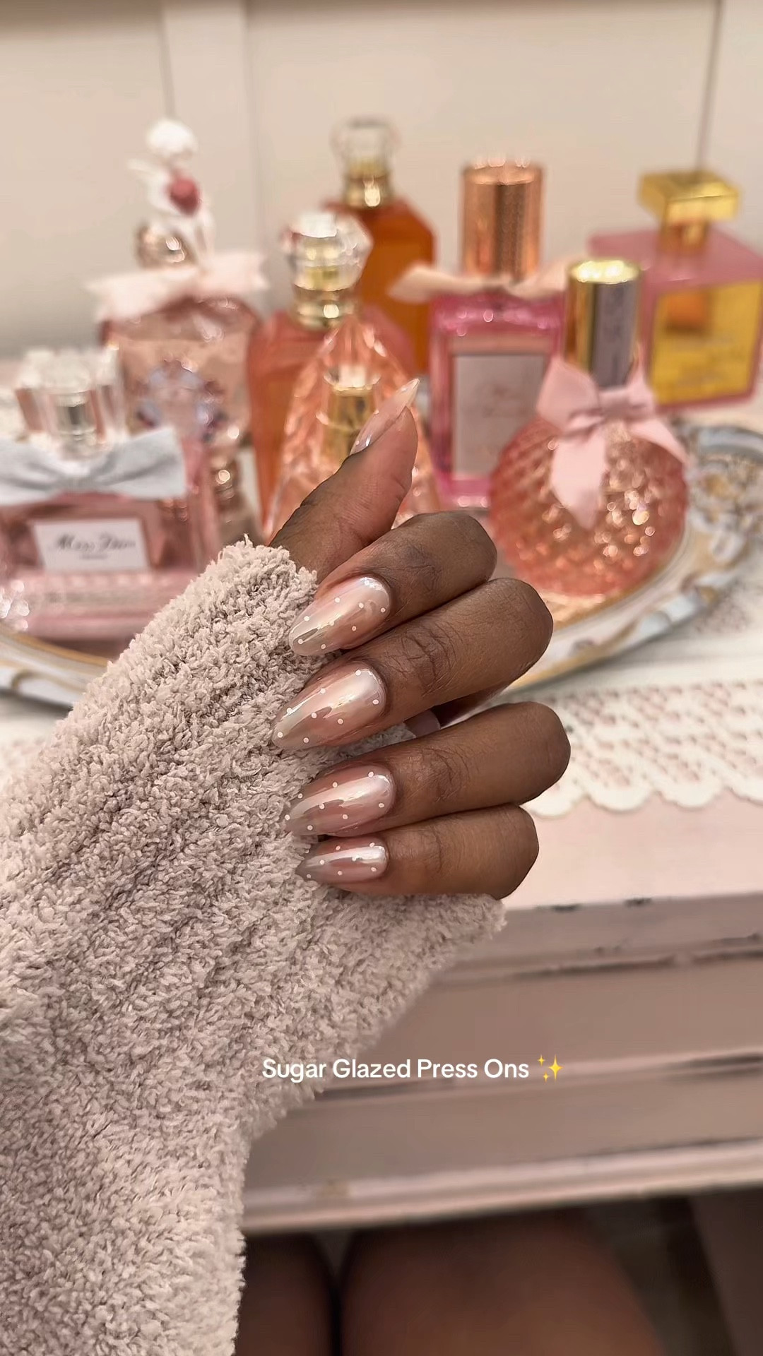 Glamnetics new sugar glazed press ons nails. Their first ever medium oval nails this length. Super cute they look like literal glass nails :) 