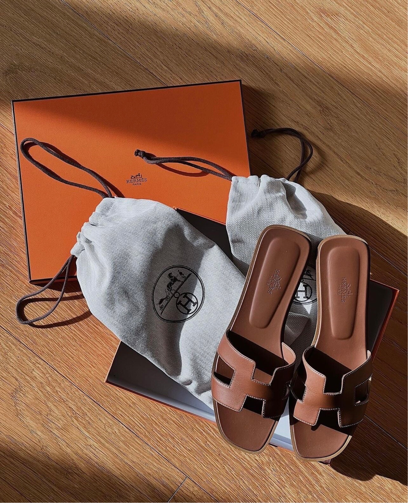 Sandali Oran in pelle Hermès 🤎

vestiaire collective, shoe inspiration, summer style, Italia. 

#LTKshoecrush #LTKSeasonal #LTKeurope