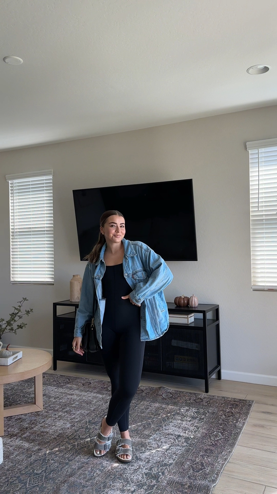 Casual outfit 🫶🏻🍂🎃 

Jumpsuit is aritzia, unfortunately can't link! 


#ootd #outfitoftheday #falloutfit 