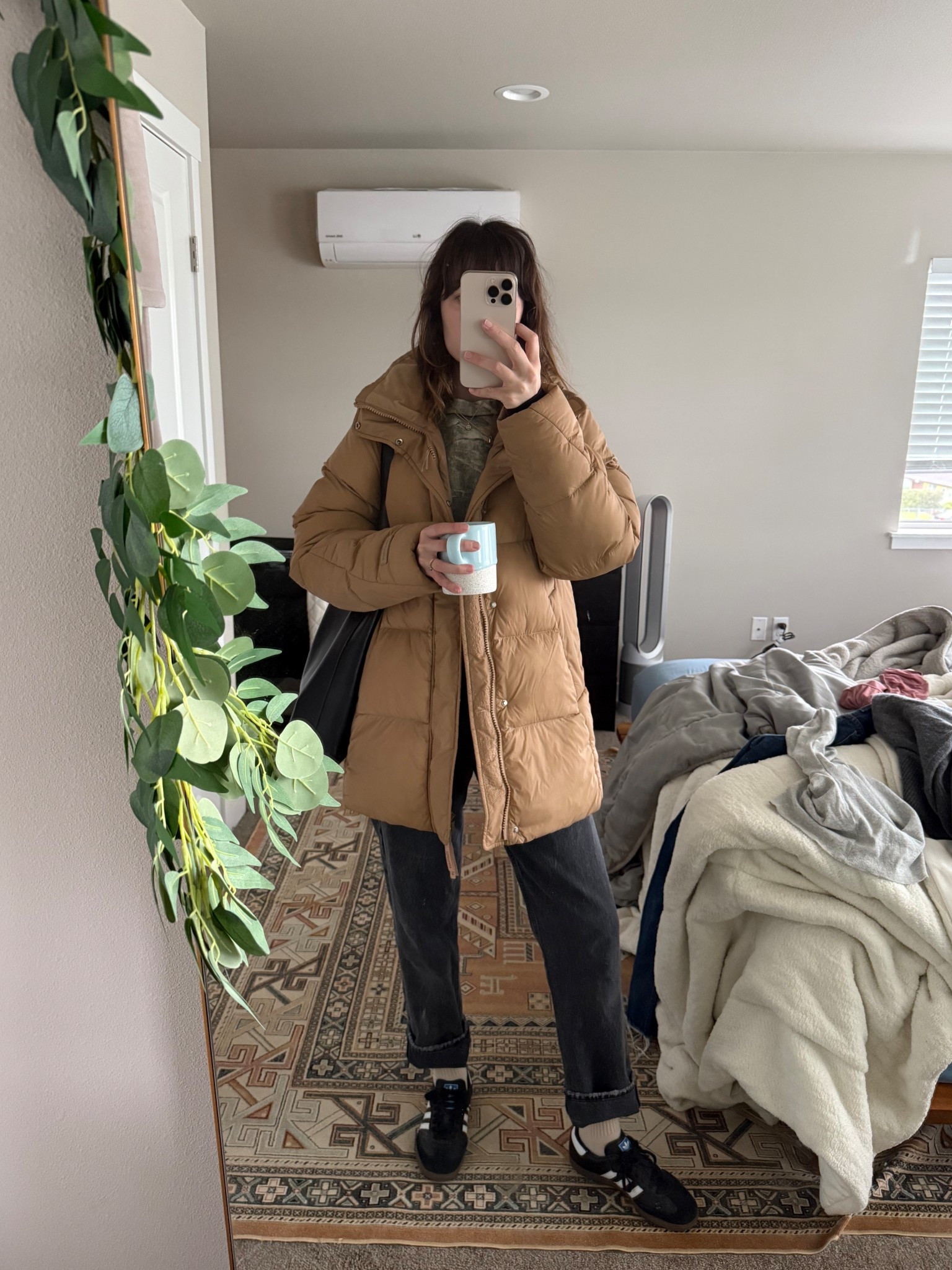 4.6 ootd. Crewneck is Kacey Musgraves merch! 

#LTKItBag