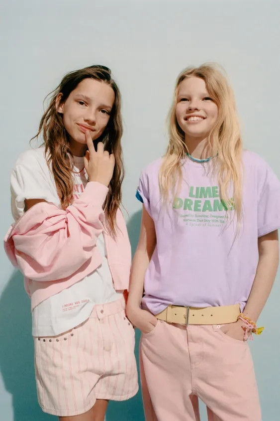 Short sleeve T-shirt with a round neck and front print. | Zara UK