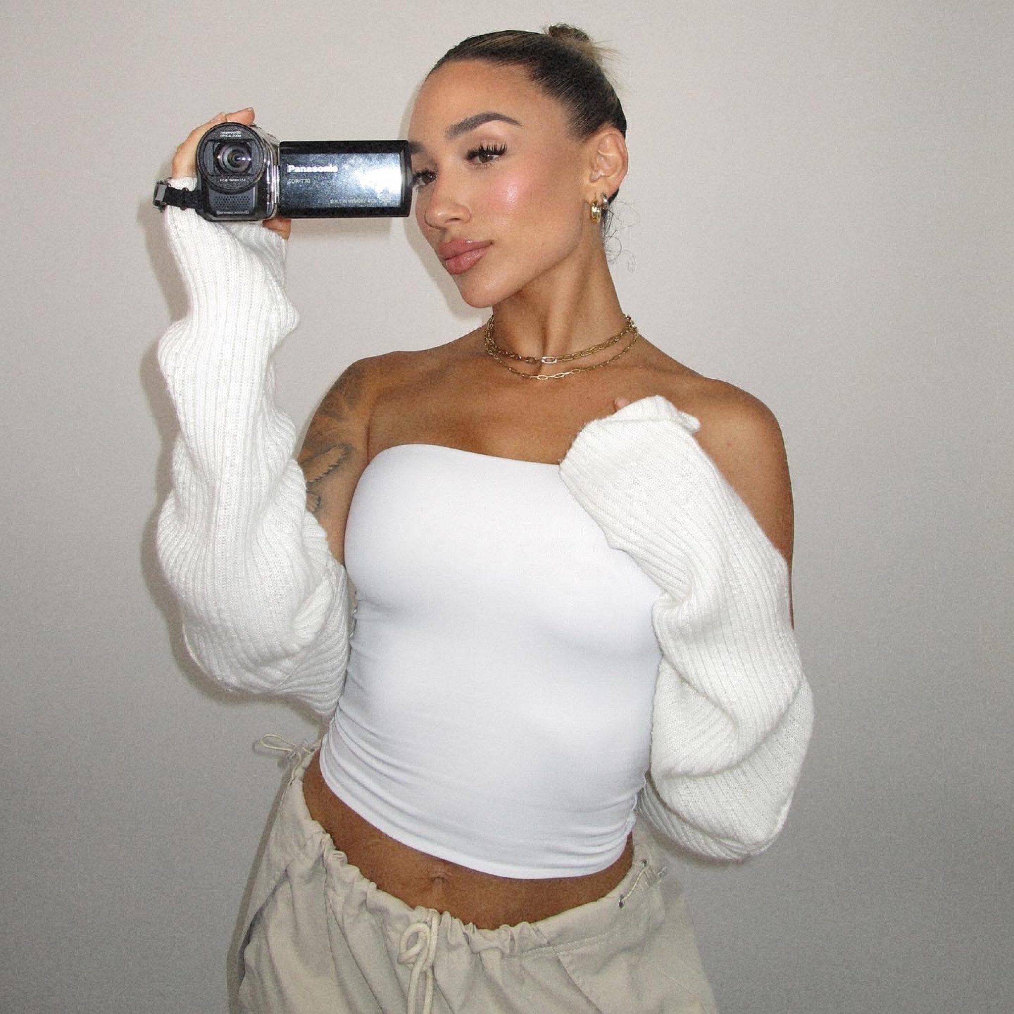 This bolero makes any simple outfit look so elevated ughh it’s my fav thing at the moment 🤍

Style inspo, fashion trends, fashion inspo, outfit ideas, outfit insp, trendy outfits, bolero outfit 

#LTKstyletip #LTKFind